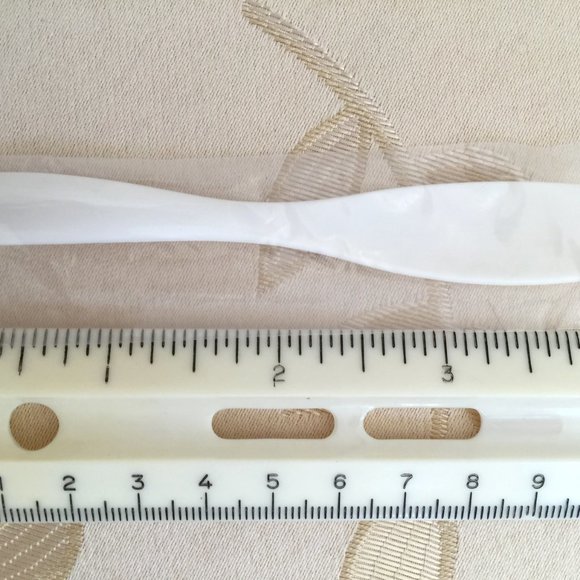 La Mer Cream X Large Spatula Applicator White 4" - Picture 4 of 4